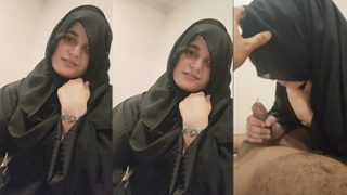 Indian Hijabi Innocent Girl Sucking Dick & Showing By BF